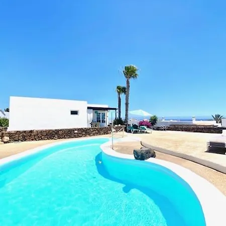 Rey Carlos Apartment *